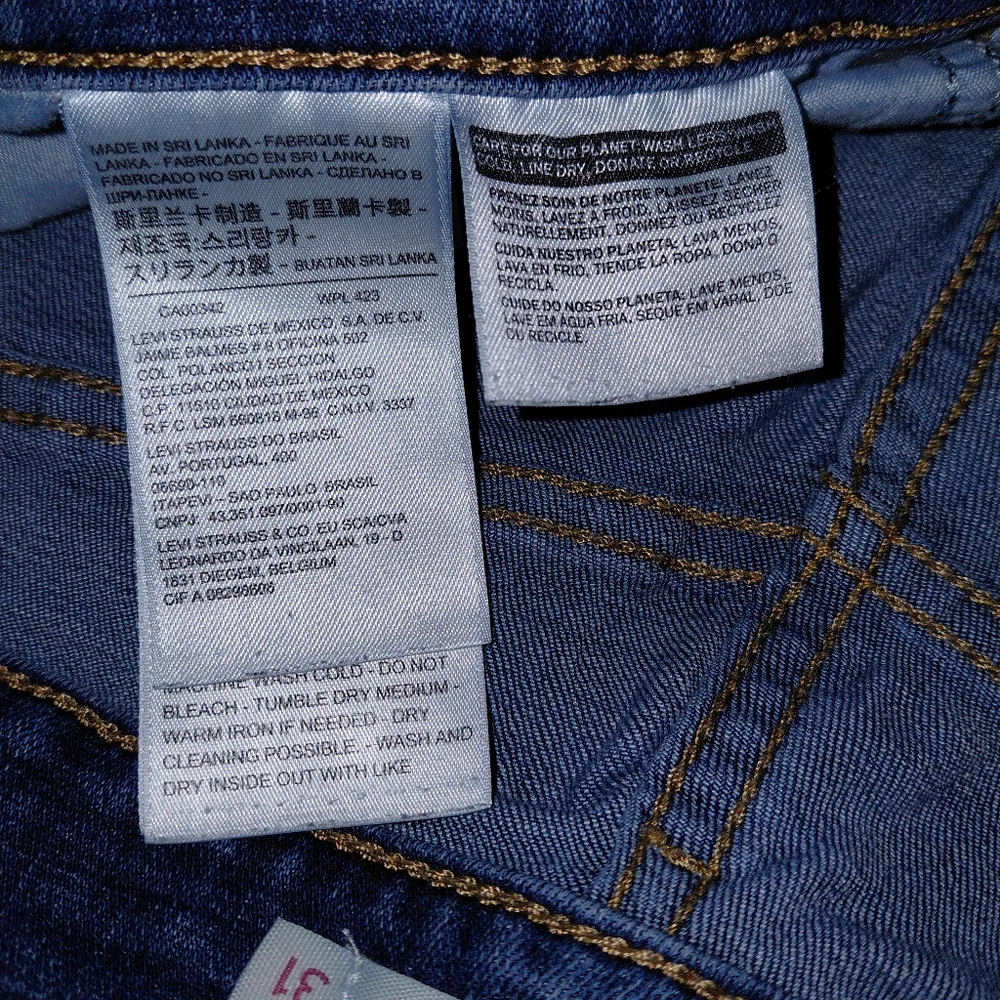 Levi’s Classic Blue Denim Shorts Size 31 High Rise Mom Shorts Mid Length